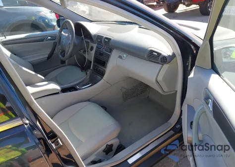 2003 Mercedes-Benz C 230 Kompressor Sport z USA, uszkodzony, nr VIN WDBRF40JX3F388747